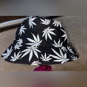 Hemp Leaf Hat- BRAND NEW NEVER WORN‼️